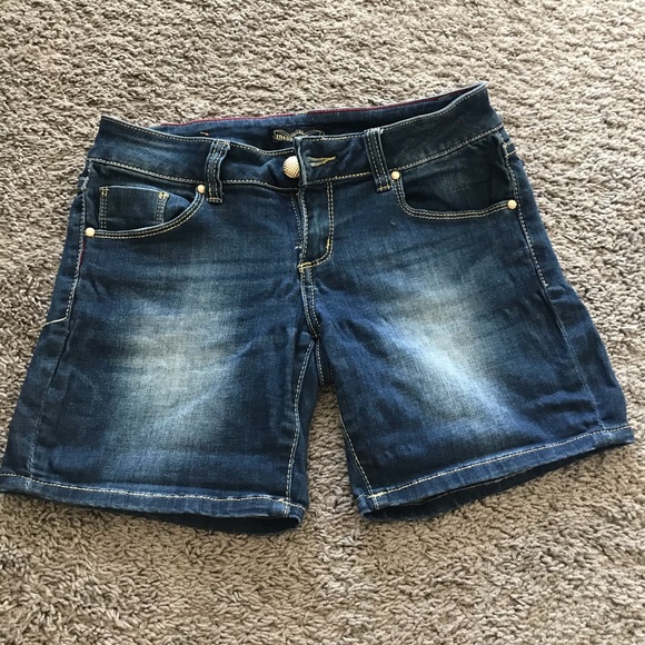 Denim shorts - Picture 2 of 3